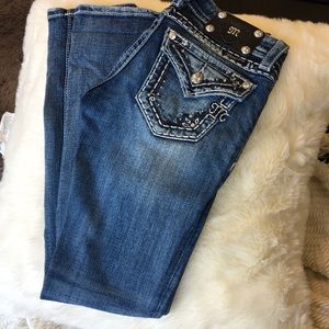 Light/medium wash straight leg miss me jeans (w24)